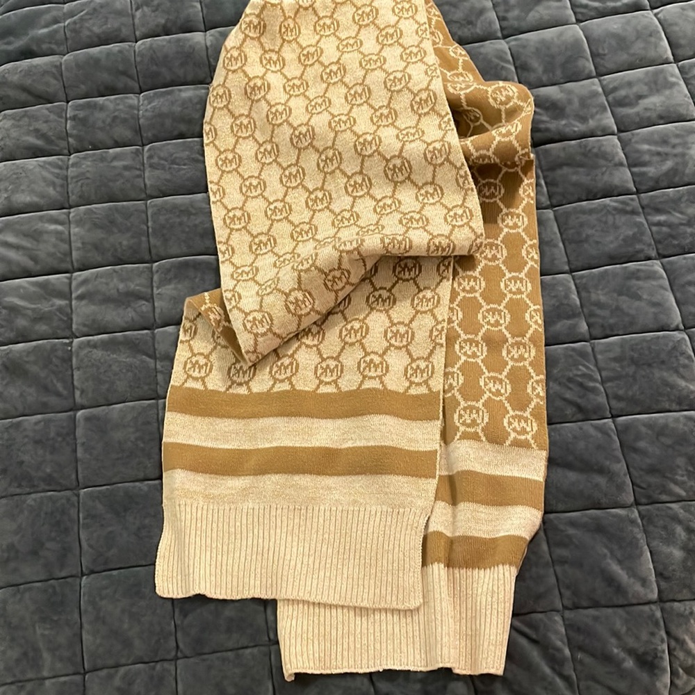 Michael Kors scarf, like new.